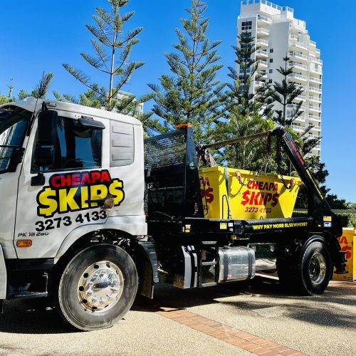Skip bin hire Gold Coast - Skip truck under tree