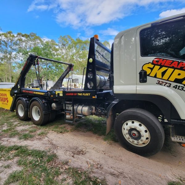 skip bin hire North Brisbane - Large skip transfer vehicle