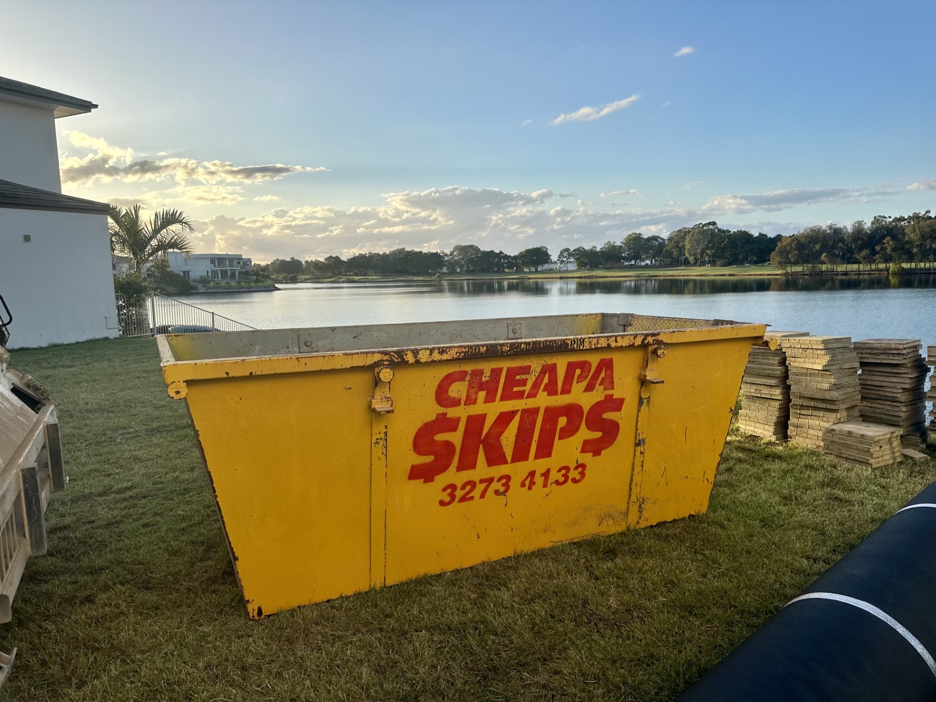 Cheapa skip bin that can be used for white waste
